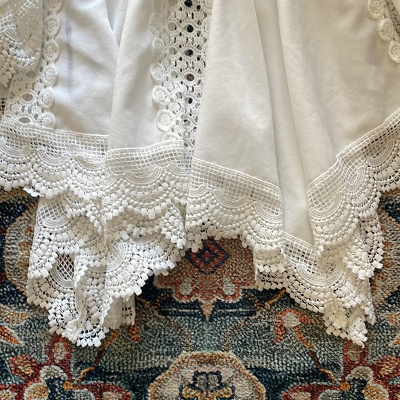 Forever 21 White Eyelet Handkerchief Top - Picture 7 of 9